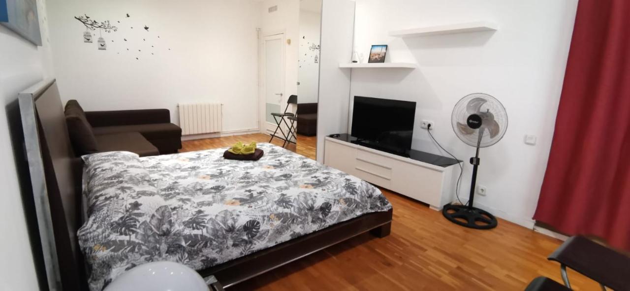 Rooms Arago Барселона Екстериор снимка